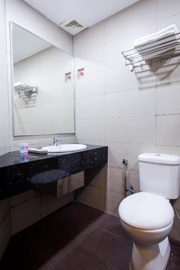 ג'והור בהרו Hotel 101 Permas Jaya מראה חיצוני תמונה